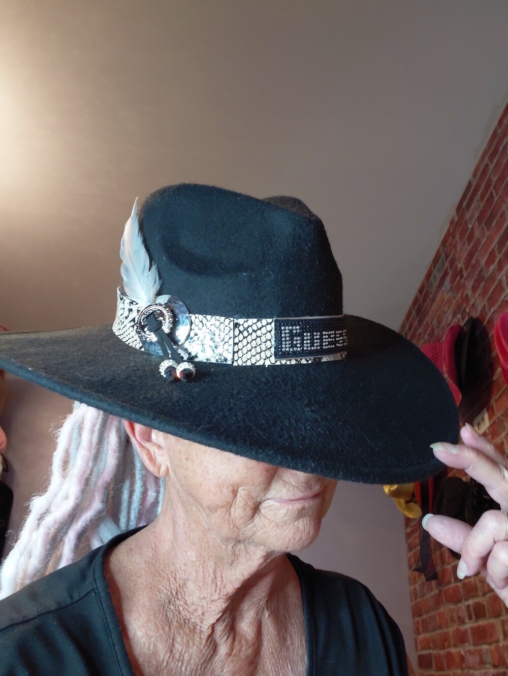 SEAGULL Feathered Concho Unique Felt Hat With ICONIC GUESS RINESTONED LOGO - Picture 4 of 6